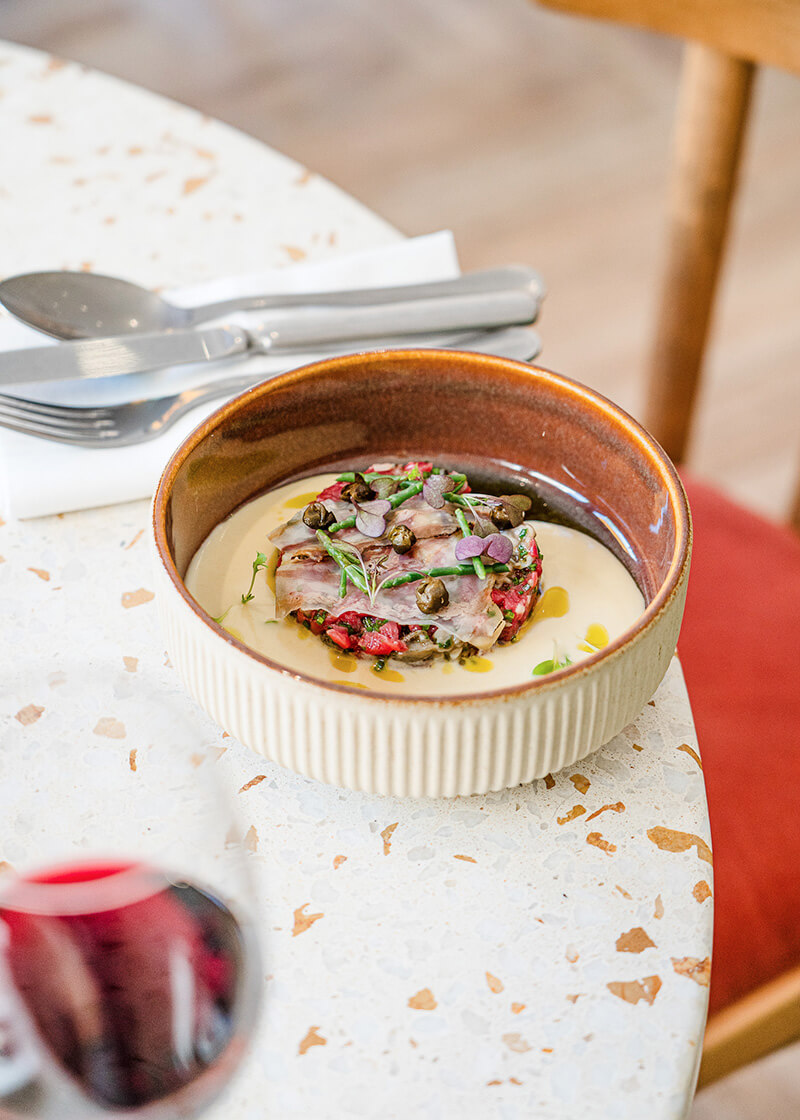 la vision de Òste restaurant une cuisine de saison créative et engagée.